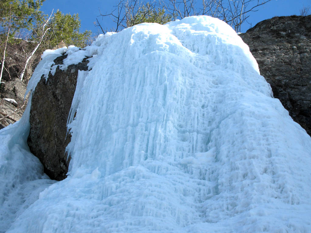 The main flow had this huge horizontal crack about 40' up.  So Guy led the left side.  Which it turned out also had a huge crack about 40' up. (Category:  Ice Climbing)