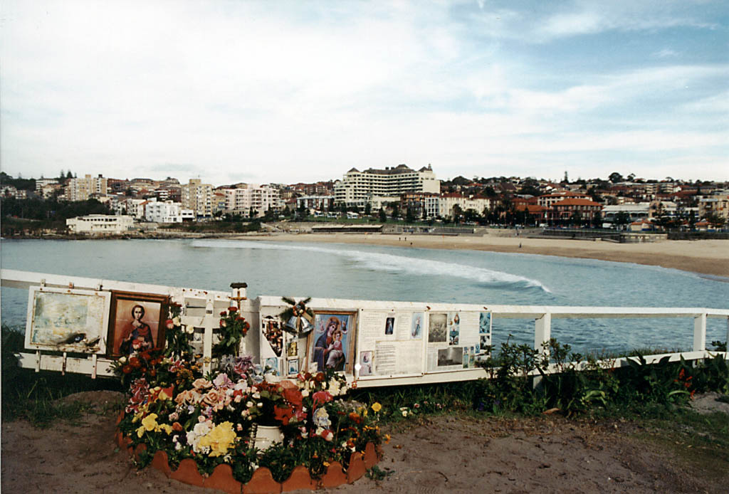 A memorial to Australians killed in the Bali attacks, with Coogee beach in the background. (Category:  Travel)
