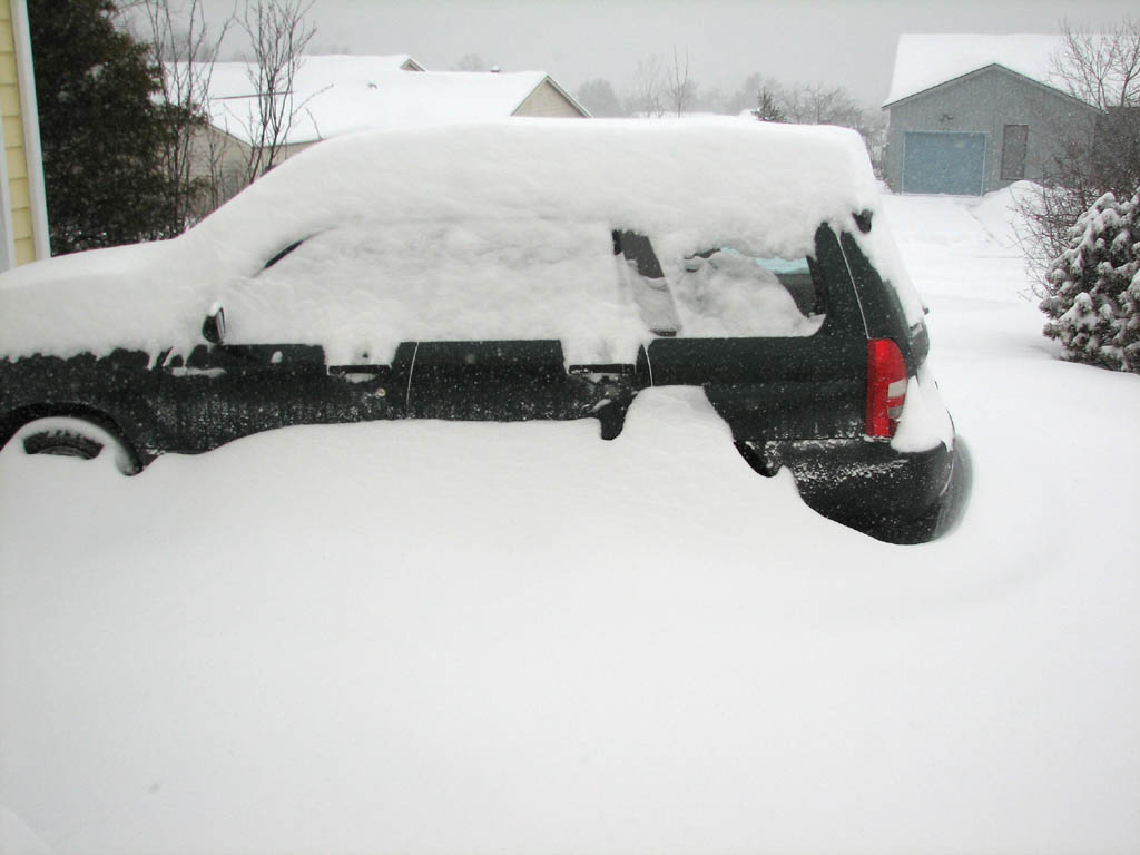 Iori's car under lots of snow. (Category:  Skiing)